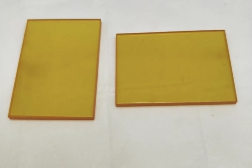 Two rectangular ZnSe window plates with golden polished surfaces